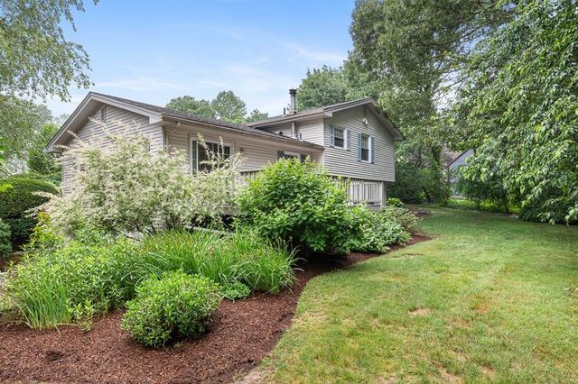 47 Gentian Drive, South Kingstown, RI 02879