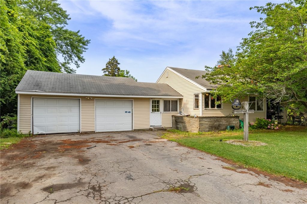 97 Seabury Boulevard, Penfield, NY 14580