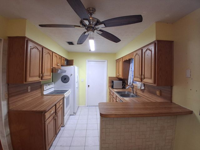 320 Lobelia RD, St Augustine, FL 32086