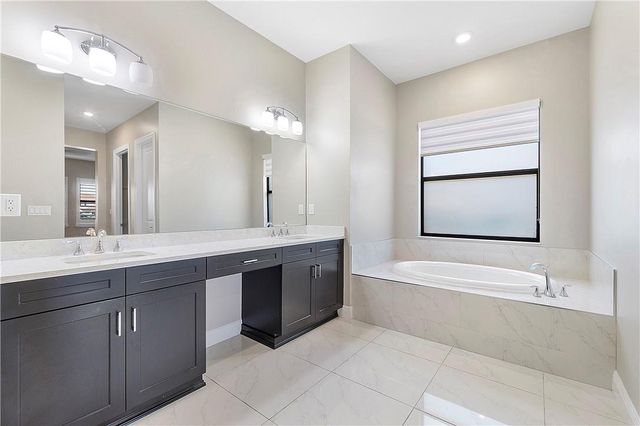 11835 S Baypoint Cir, Parkland, FL 33076