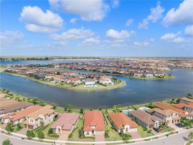 11835 S Baypoint Cir, Parkland, FL 33076