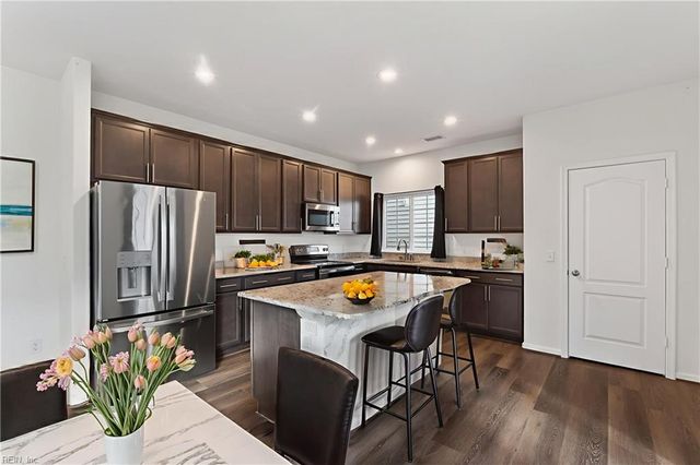 196 Norfleet LN, Suffolk, VA 23434