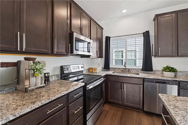 196 Norfleet LN, Suffolk, VA 23434