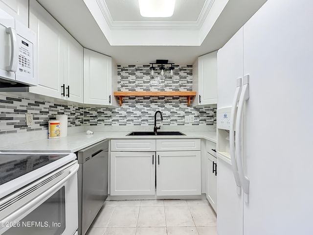 6515 W LA MIRADA Drive 2, Jacksonville, FL 32217