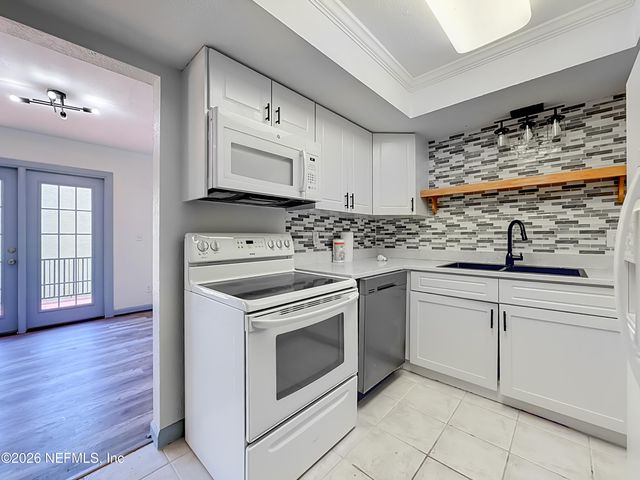 6515 W LA MIRADA Drive 2, Jacksonville, FL 32217