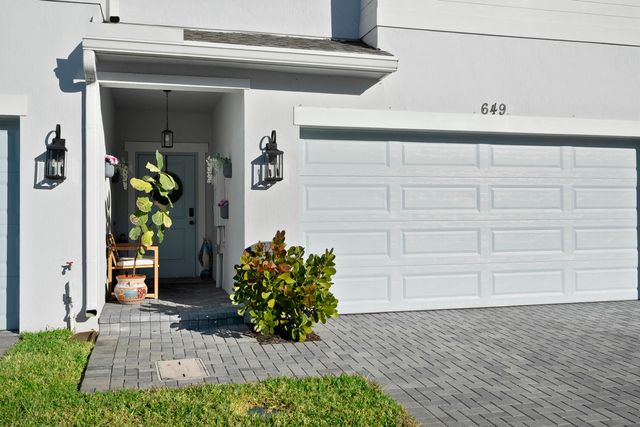 649 NE Waters Edge Lane, Port St. Lucie, Port St Lucie, FL 34983