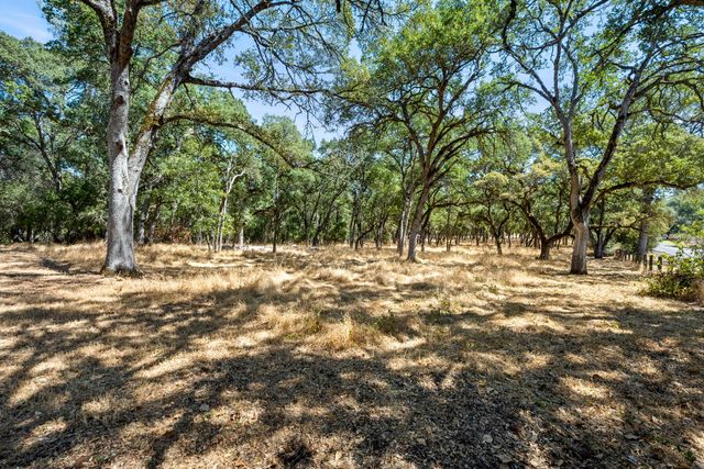 3301 Meder Rd, Shingle Springs, CA 95682