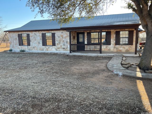 5431 STATE HIGHWAY 173, Devine, TX 78016