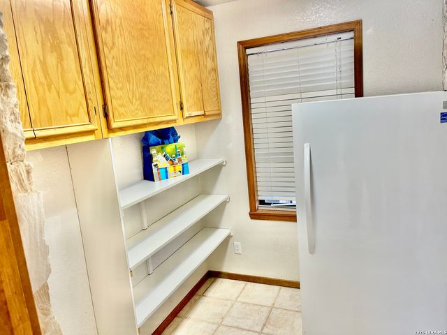 5431 STATE HIGHWAY 173, Devine, TX 78016