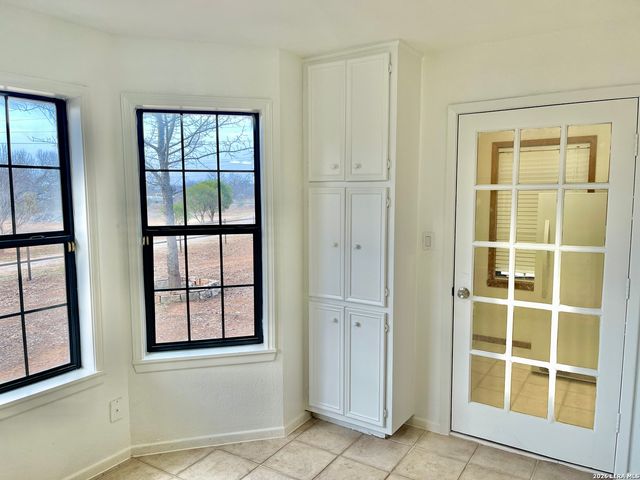 5431 STATE HIGHWAY 173, Devine, TX 78016