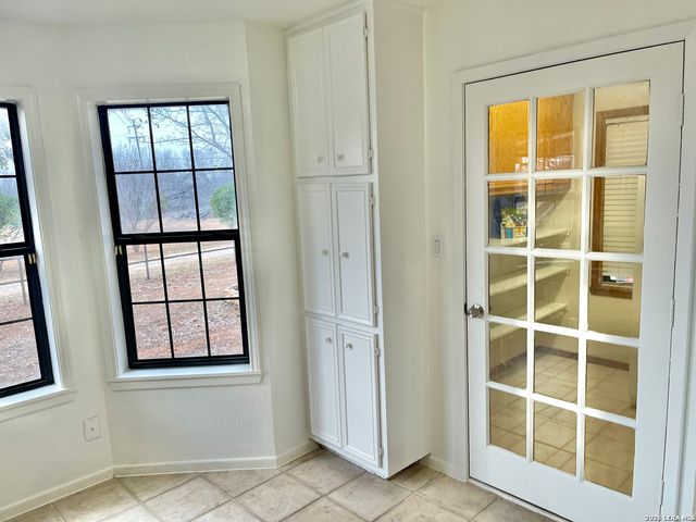 5431 STATE HIGHWAY 173, Devine, TX 78016