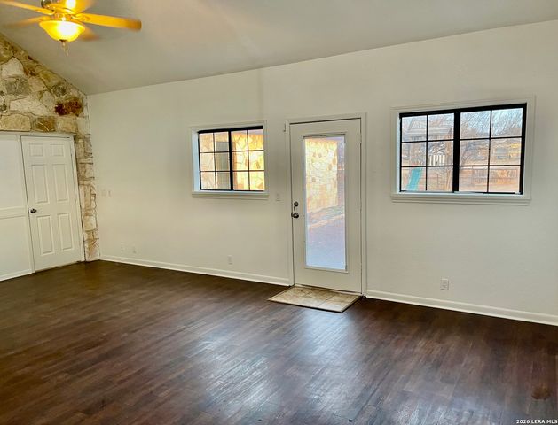 5431 STATE HIGHWAY 173, Devine, TX 78016