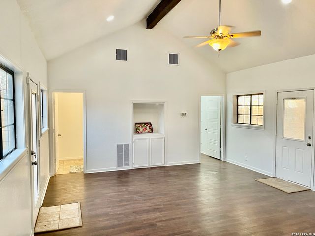 5431 STATE HIGHWAY 173, Devine, TX 78016