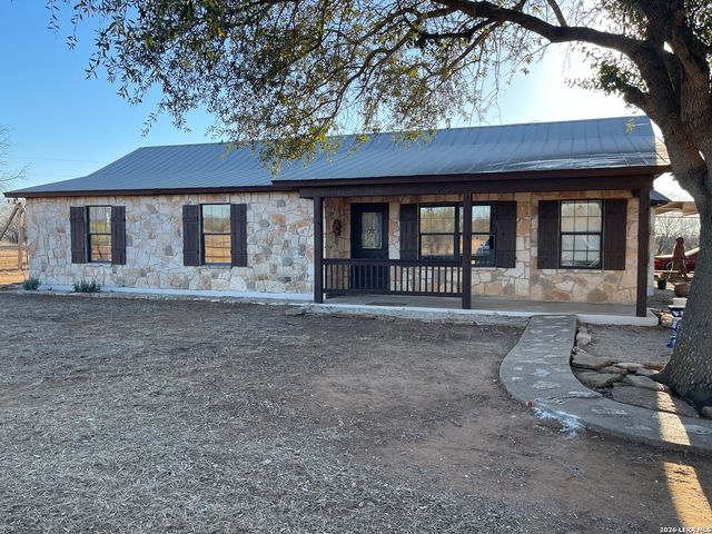 5431 STATE HIGHWAY 173, Devine, TX 78016