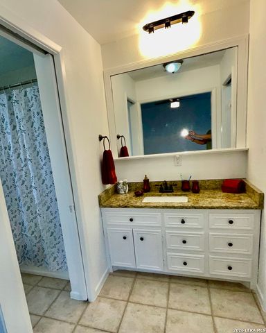 5431 STATE HIGHWAY 173, Devine, TX 78016