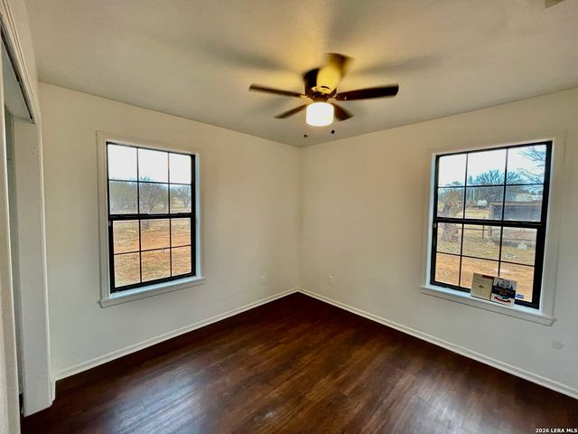 5431 STATE HIGHWAY 173, Devine, TX 78016