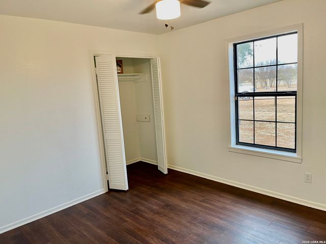 5431 STATE HIGHWAY 173, Devine, TX 78016