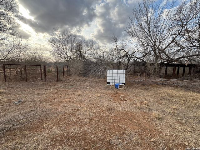 5431 STATE HIGHWAY 173, Devine, TX 78016