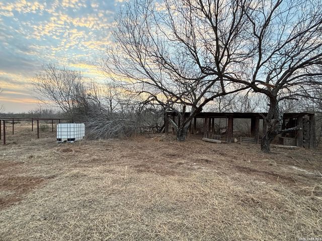 5431 STATE HIGHWAY 173, Devine, TX 78016