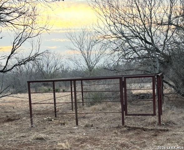 5431 STATE HIGHWAY 173, Devine, TX 78016