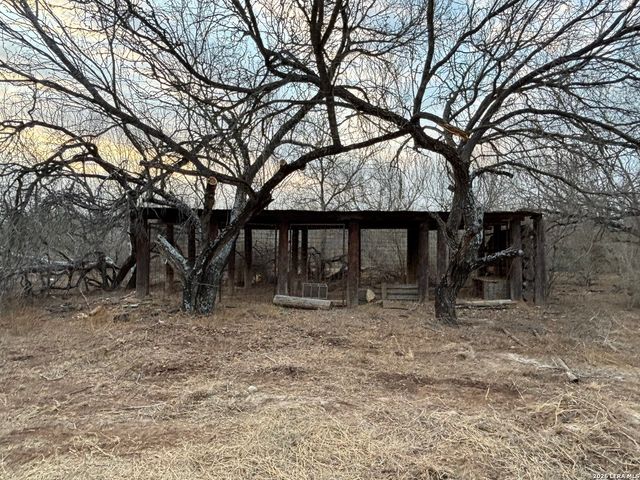 5431 STATE HIGHWAY 173, Devine, TX 78016
