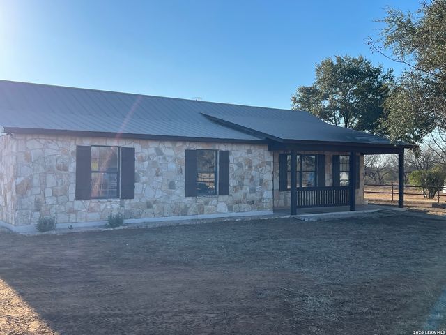 5431 STATE HIGHWAY 173, Devine, TX 78016