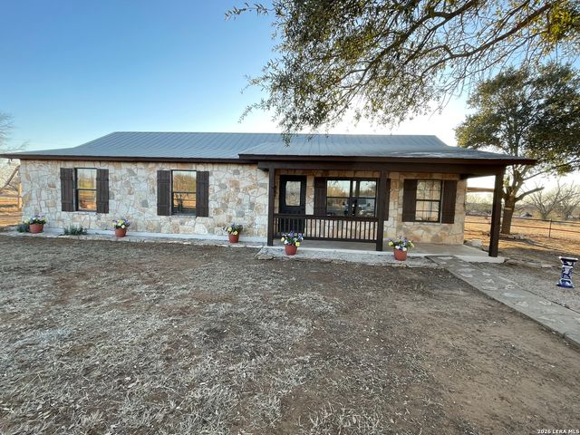 5431 STATE HIGHWAY 173, Devine, TX 78016