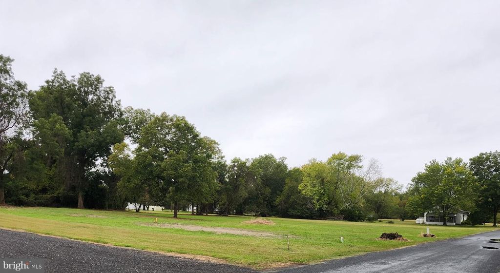 Image 1 of property listing at 2690 BANK RD, Nanticoke, MD 21840