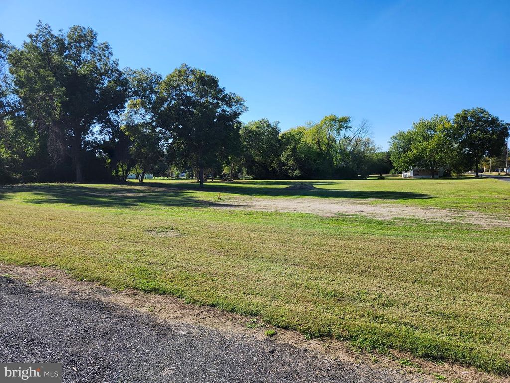 Image 5 of property listing at 2690 BANK RD, Nanticoke, MD 21840