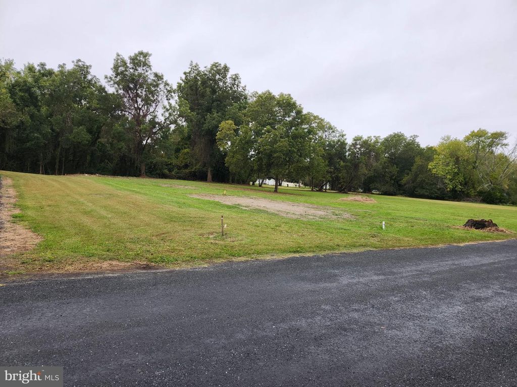 Image 2 of property listing at 2690 BANK RD, Nanticoke, MD 21840