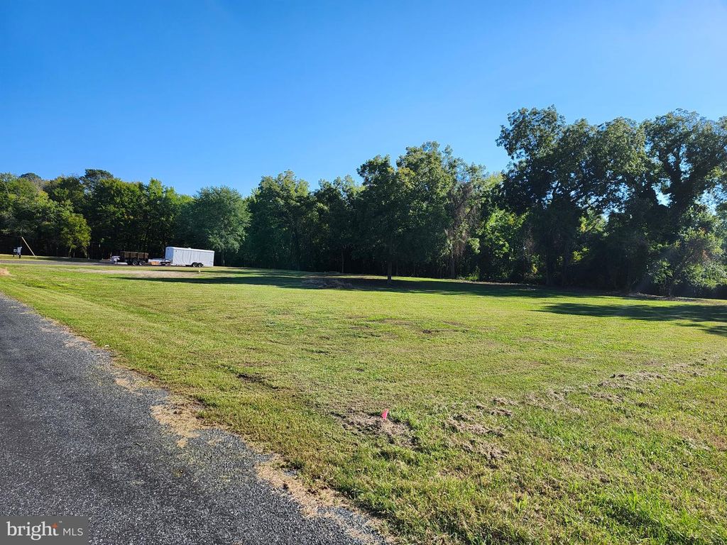 Image 3 of property listing at 2690 BANK RD, Nanticoke, MD 21840