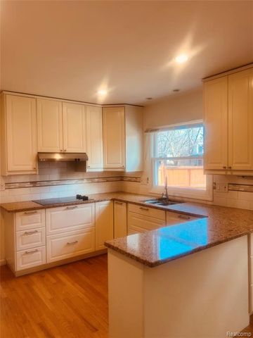 29928 Fox Grove Road, Farmington Hills, MI 48334