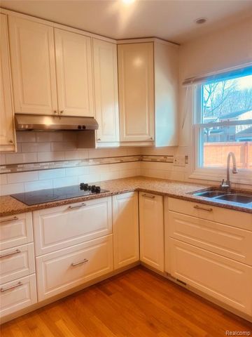 29928 Fox Grove Road, Farmington Hills, MI 48334