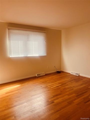 29928 Fox Grove Road, Farmington Hills, MI 48334