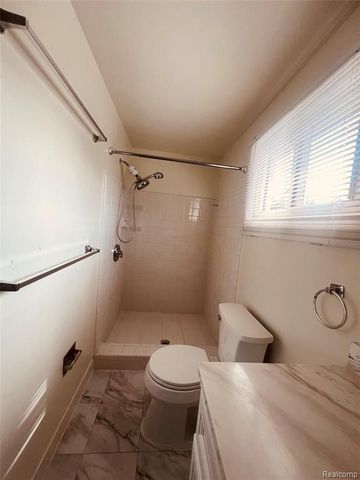 29928 Fox Grove Road, Farmington Hills, MI 48334