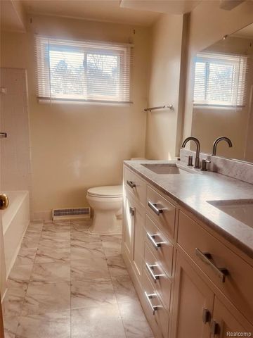 29928 Fox Grove Road, Farmington Hills, MI 48334