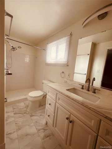 29928 Fox Grove Road, Farmington Hills, MI 48334