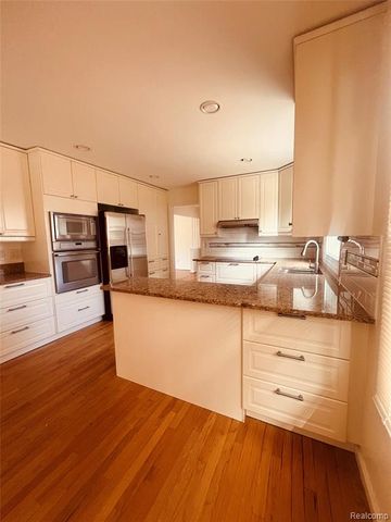 29928 Fox Grove Road, Farmington Hills, MI 48334