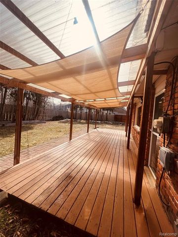 29928 Fox Grove Road, Farmington Hills, MI 48334