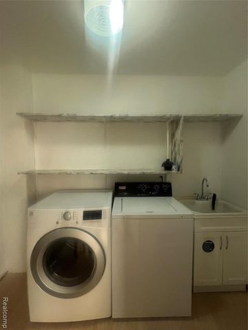 29928 Fox Grove Road, Farmington Hills, MI 48334