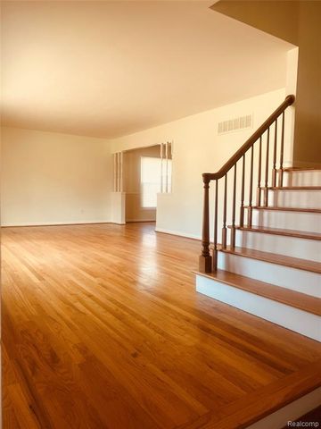 29928 Fox Grove Road, Farmington Hills, MI 48334