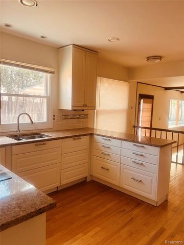 29928 Fox Grove Road, Farmington Hills, MI 48334