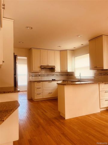 29928 Fox Grove Road, Farmington Hills, MI 48334