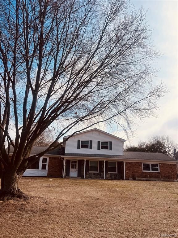 29928 Fox Grove Road, Farmington Hills, MI 48334