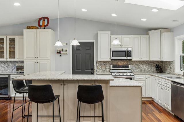 17025 24th Avenue N, Plymouth, MN 55447