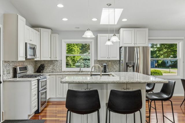 17025 24th Avenue N, Plymouth, MN 55447