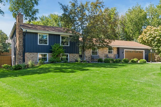 17025 24th Avenue N, Plymouth, MN 55447