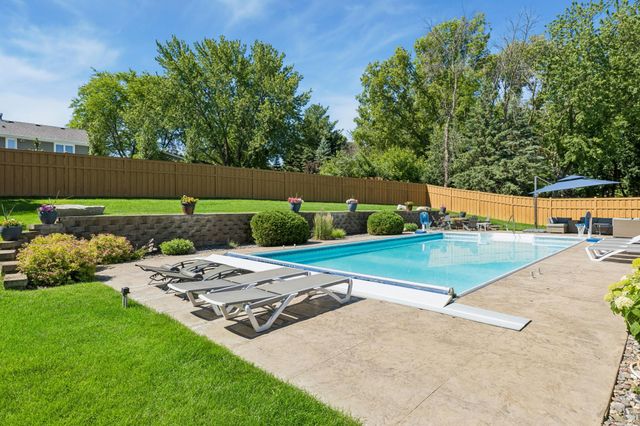 17025 24th Avenue N, Plymouth, MN 55447