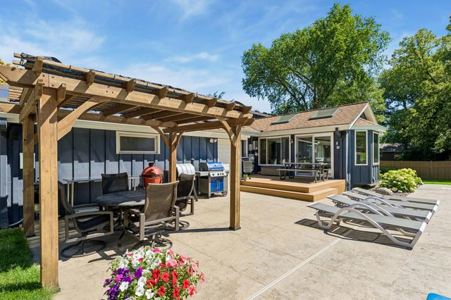 17025 24th Avenue N, Plymouth, MN 55447