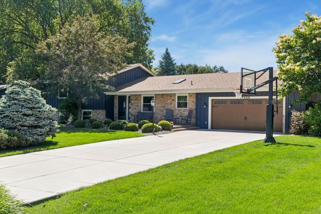 17025 24th Avenue N, Plymouth, MN 55447